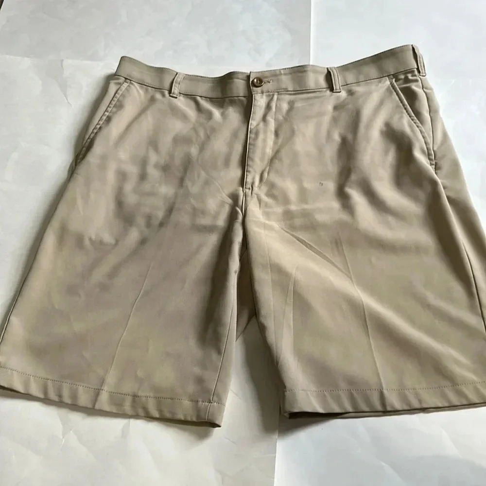 Izod khaki golf shorts size 38